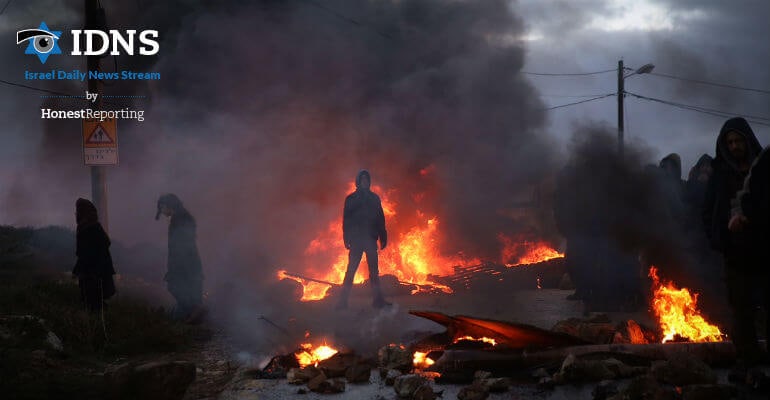 Settlers Clash With Police Evacuating Amona Outpost