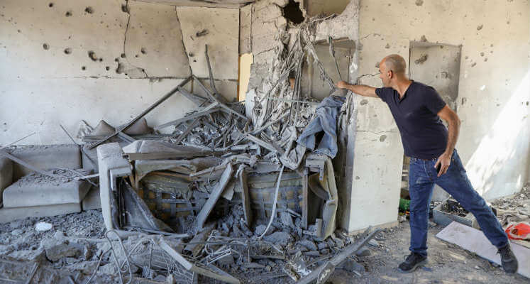 Palestinians Fire Over 400 Rockets at Israel