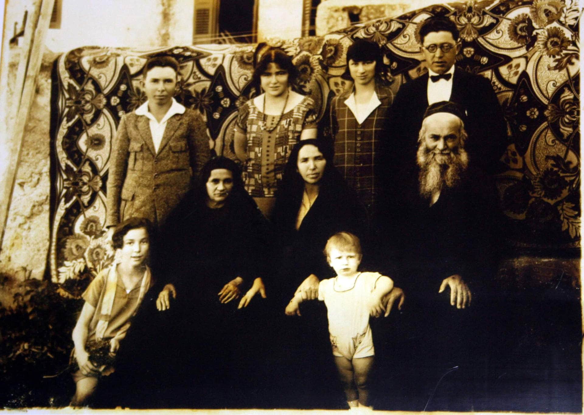 eliezer_dan_slonim_and_family-hebron