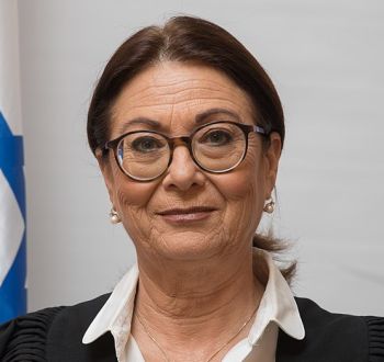 Esther Hayut