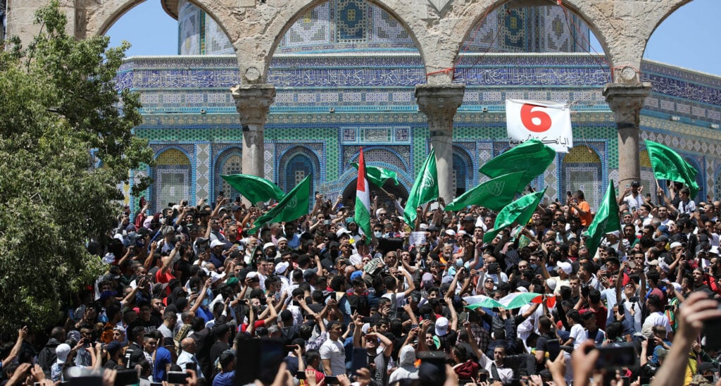 Media Miss Real Story As Palestinians Riot on Temple Mount