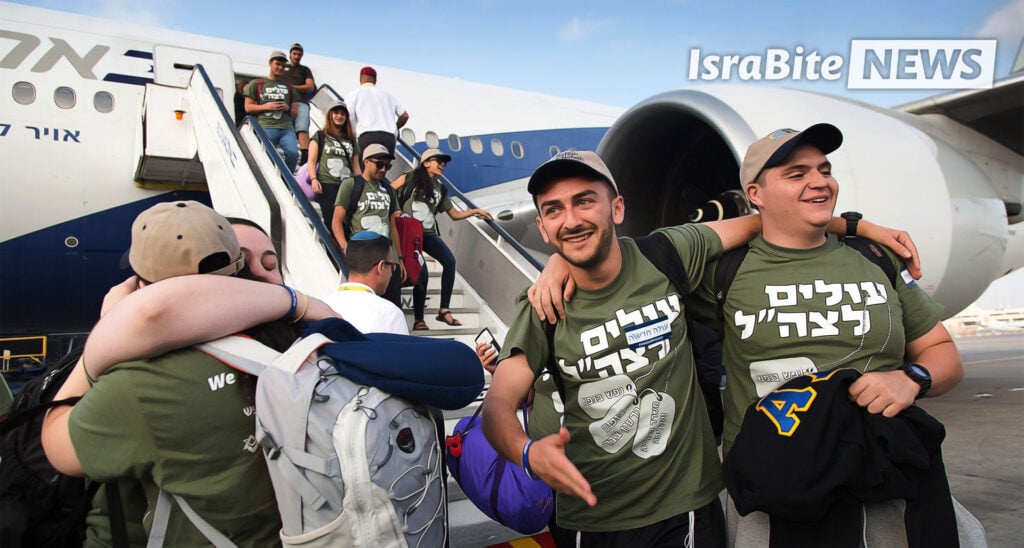 Jewish Immigration to Israel up 128% In Past Year; 84-Year-Old Woman Killed in Suspected Terror Attack in Holon