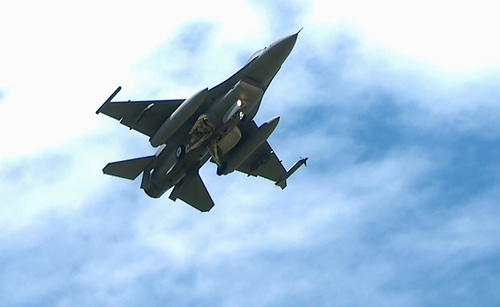 F16
